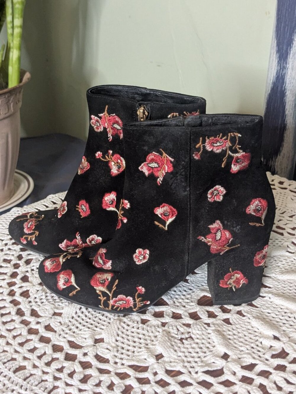 Karl Lagerfeld Paris Black Velvet Floral Embroidered Booties 7.5
